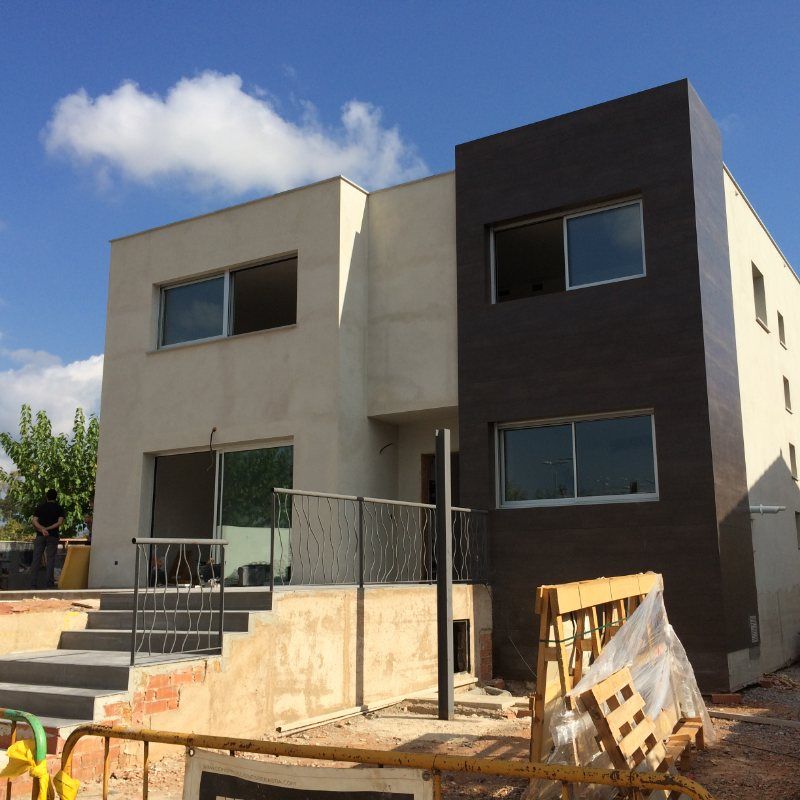 casa en construcción con escalera